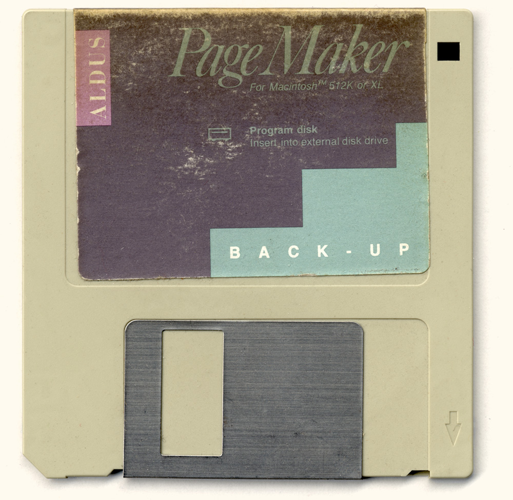 Под руководством Macintosh и таких программ, как PageMaker, и стало возможным благодаря языку описания страниц PostScript компании Adobe, любой желающий мог почти на профессиональном уровне набирать текст на относительно недорогих персональных компьютерах